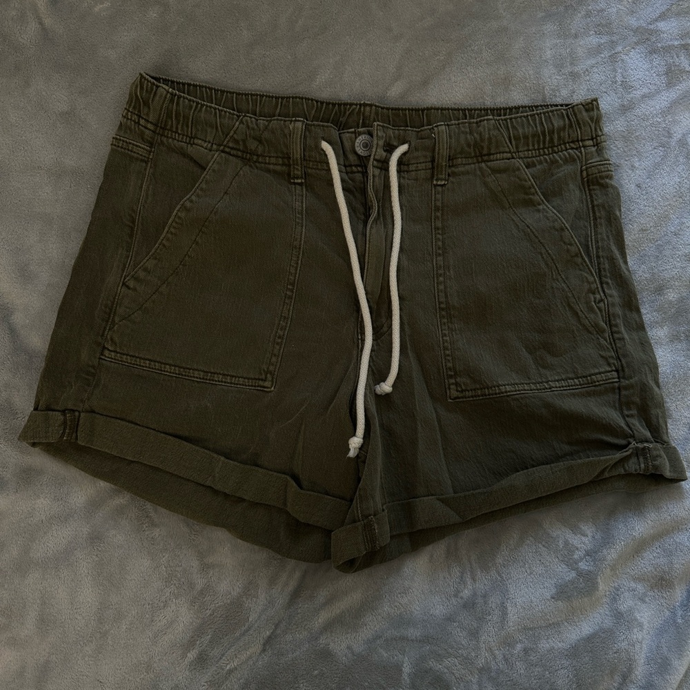 American Eagle Outfitters Green Cargo Shorts Relaxed Fit